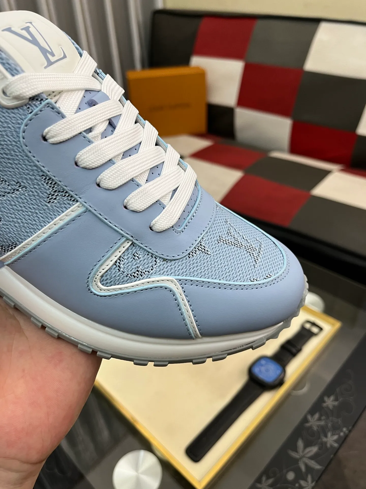 Men's men's shoes 💰760⌚️⌚️Breaking hot 🆕🆕🆕𝙇𝙑 Top version: LV TARINE Louis Vuitton Donkey Brand L Home Casual Sports Shoes Skateboard Shoes Original Purchase Development Production This LV Trainer sneaker draws inspiration from retro basketball shoes, with a mixed technical material upper and handwritten Louis Vuitton logo on the side to highlight its eye-catching style. Rubber outsole with upgraded grip, exquisite packaging at the delivery counter 🛍📦 ▪️Fabrics: Original customized imported first-layer cowhide ▪️Inner lining: Original customized breathable mesh ▪️Outsole: Original molded TPU combination outsole ▪️Sole thickness: 3CM ▪️Size: Male 38-46 (customized at 45.46)